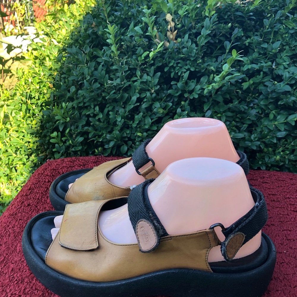Wolky Jewel Women’s Tan Leather Testured Adjustable Straps Sandals Size 40/9US